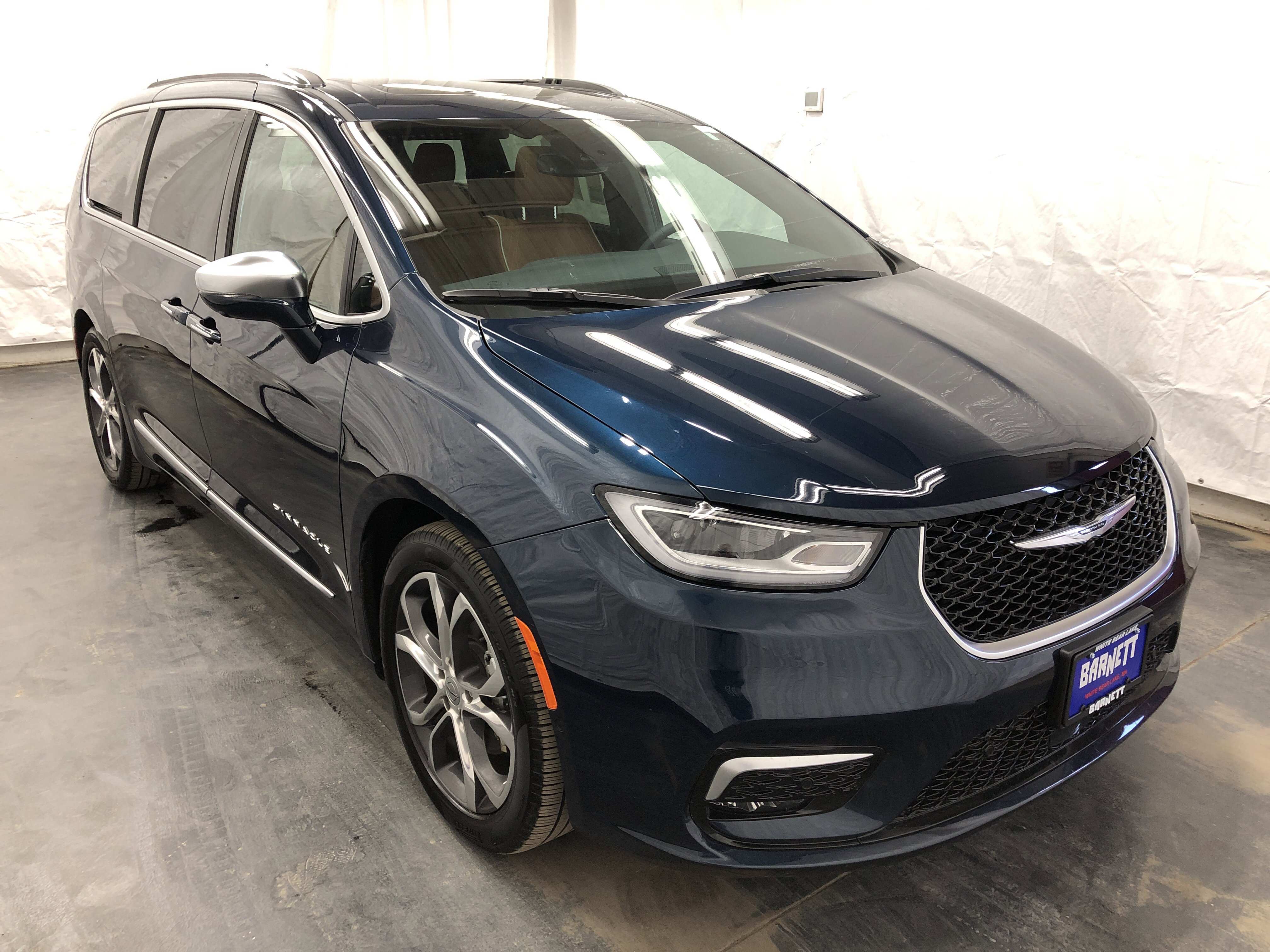 Certified 2024 Chrysler Pacifica Pinnacle FWD image 4