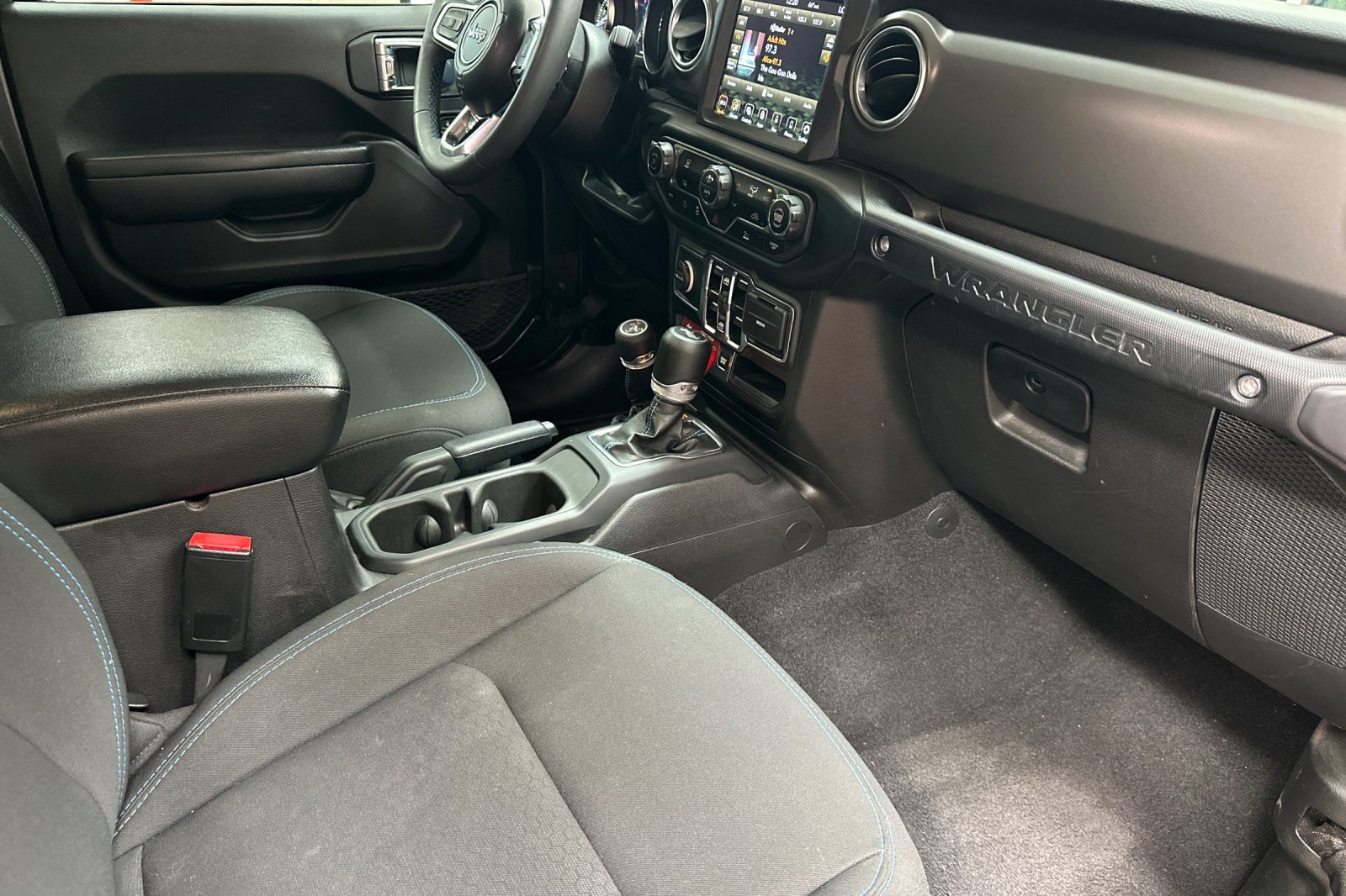Used 2023 Jeep Wrangler Unlimited Rubicon 4xe AWD/4WD image 20