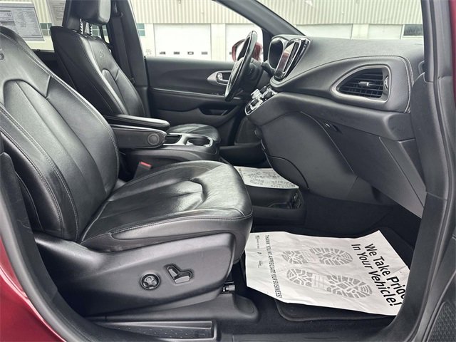 Used 2021 Chrysler Pacifica Touring-L w/ Uconnect Theater Family Group image 19