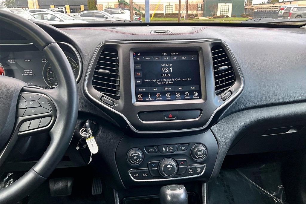 Used 2019 Jeep Cherokee Trailhawk w/ Cold Weather Group AWD/4WD image 8