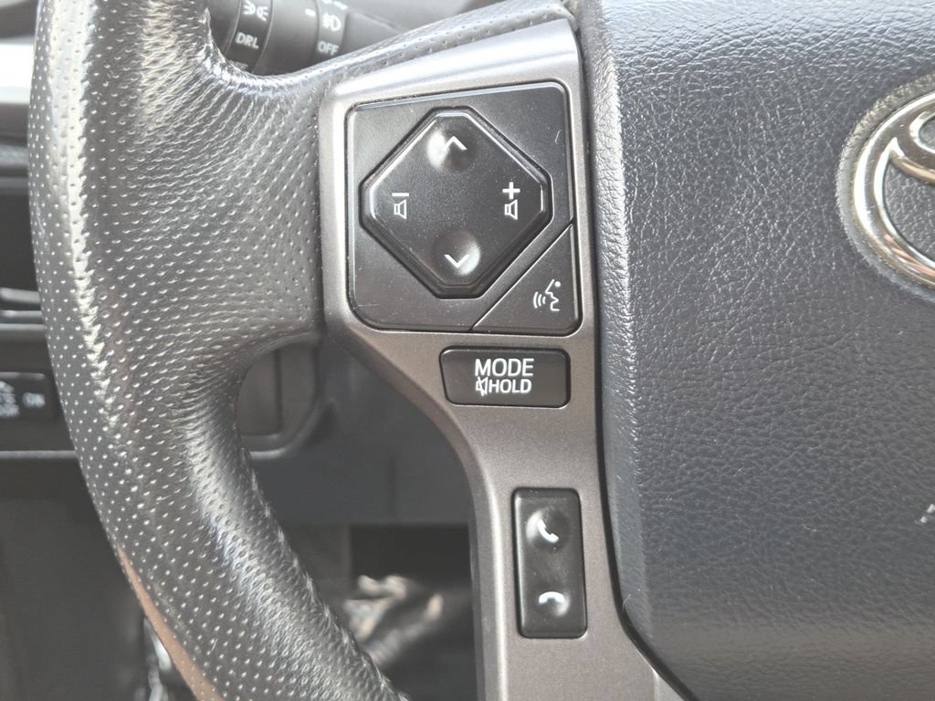 Used 2018 Toyota Tacoma TRD Off-Road AWD/4WD image 29