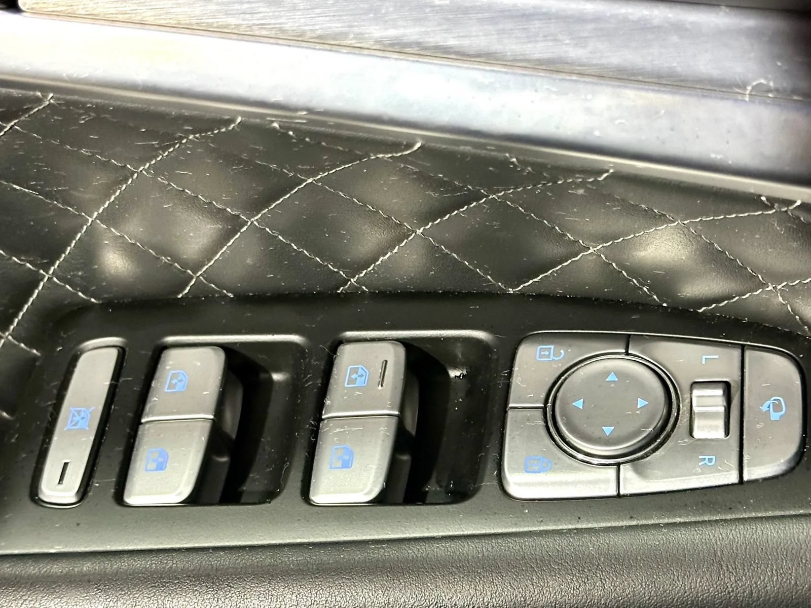 Used 2019 Genesis G70 2.0T Advanced w/ Sport Package RWD image 39