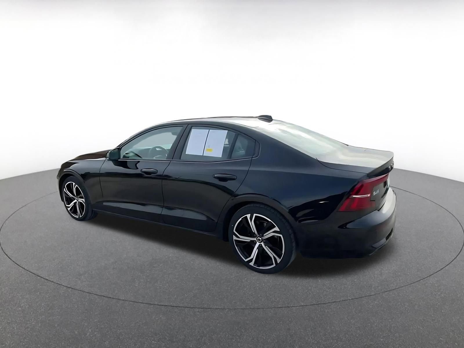 Used 2025 Volvo S60 B5 Plus image 10