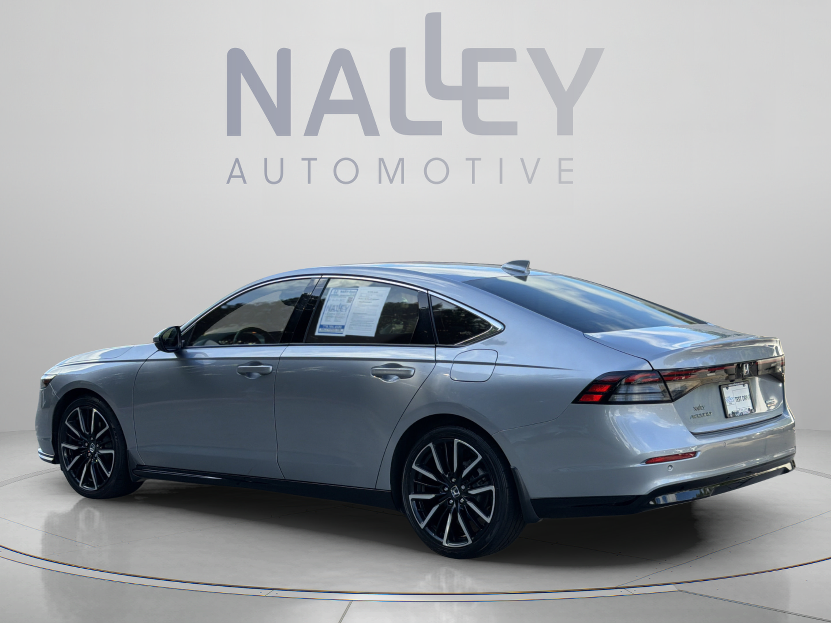 Used 2023 Honda Accord Touring image 3