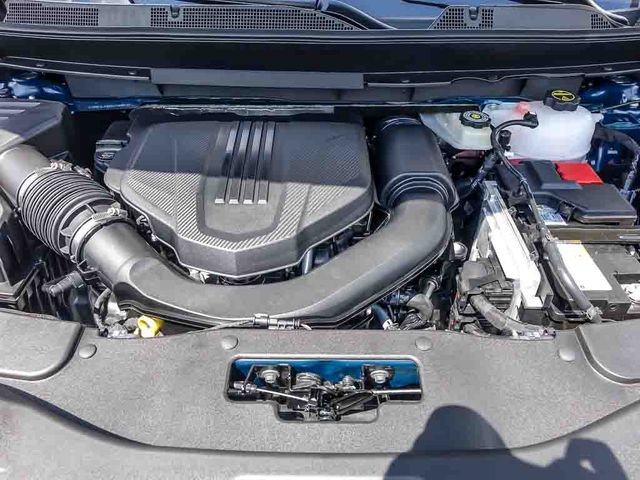 New 2027 Chevrolet Traverse RS w/ LPO, Floor Liner Package AWD/4WD image 11