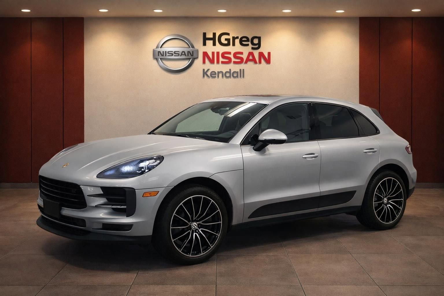 Used 2021 Porsche Macan AWD/4WD image 3