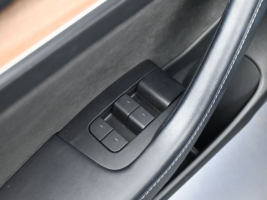 Used 2021 Tesla Model 3 Standard Range Plus image 16