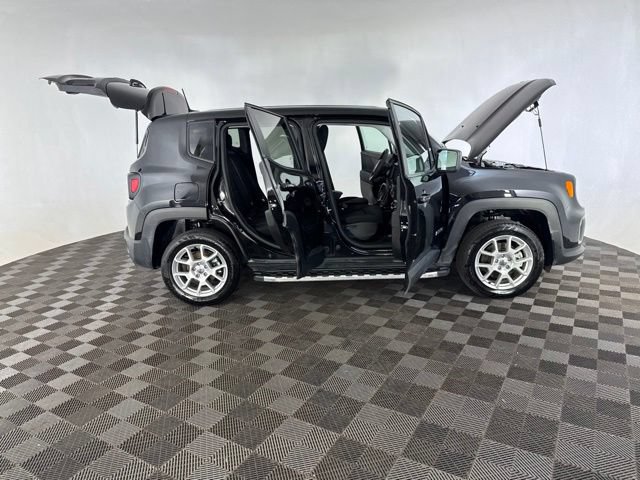 Used 2023 Jeep Renegade Latitude AWD/4WD image 15