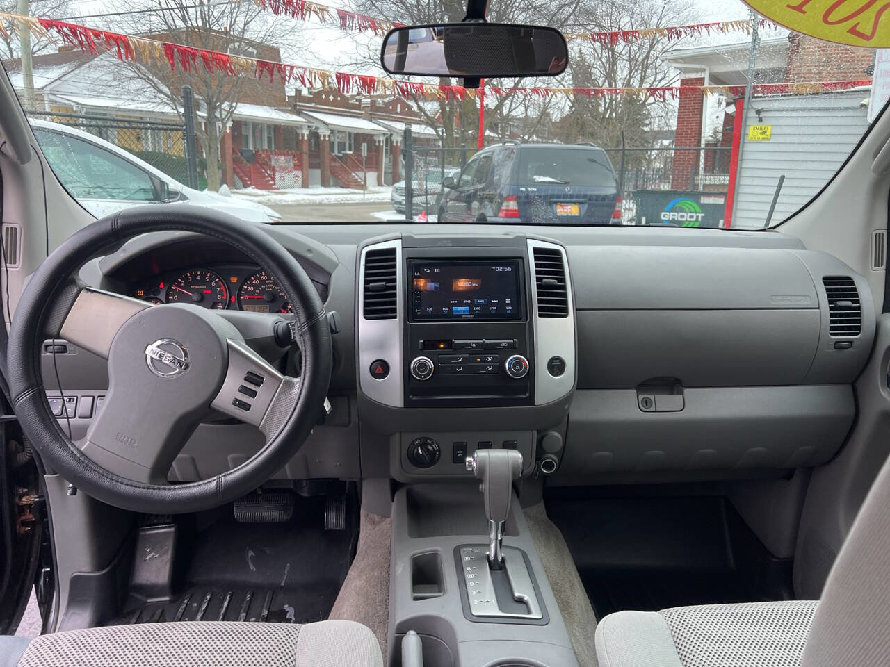Used 2010 Nissan Frontier SE image 14
