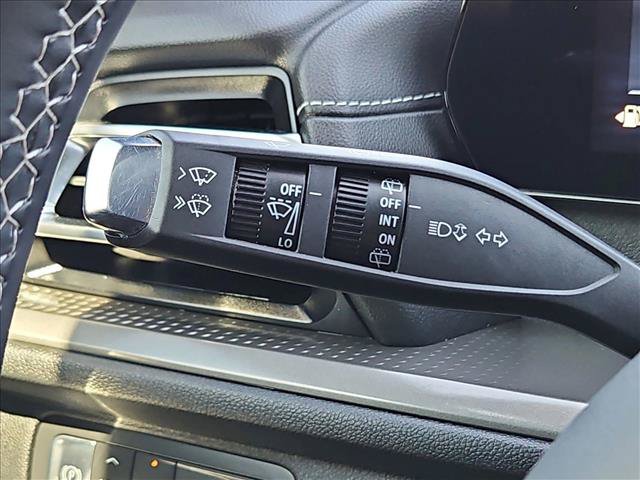 Used 2025 Chevrolet Traverse LT w/ Driver Confidence Package FWD image 16
