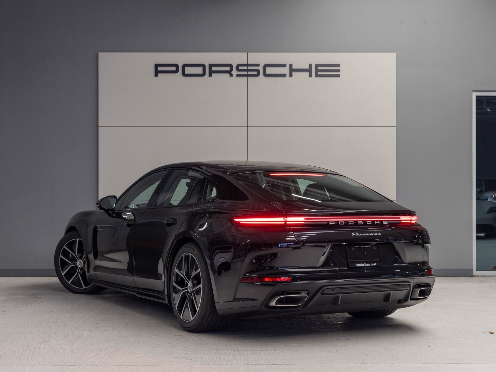 New 2026 Porsche Panamera 4 image 3