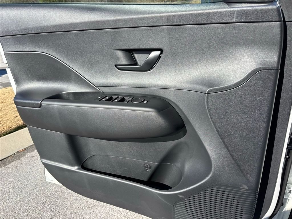 Used 2026 Hyundai Kona SEL Sport FWD image 8