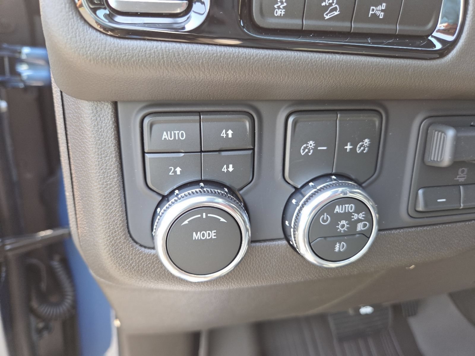New 2026 GMC Yukon XL Elevation w/ Elevation Premium Package AWD/4WD image 8