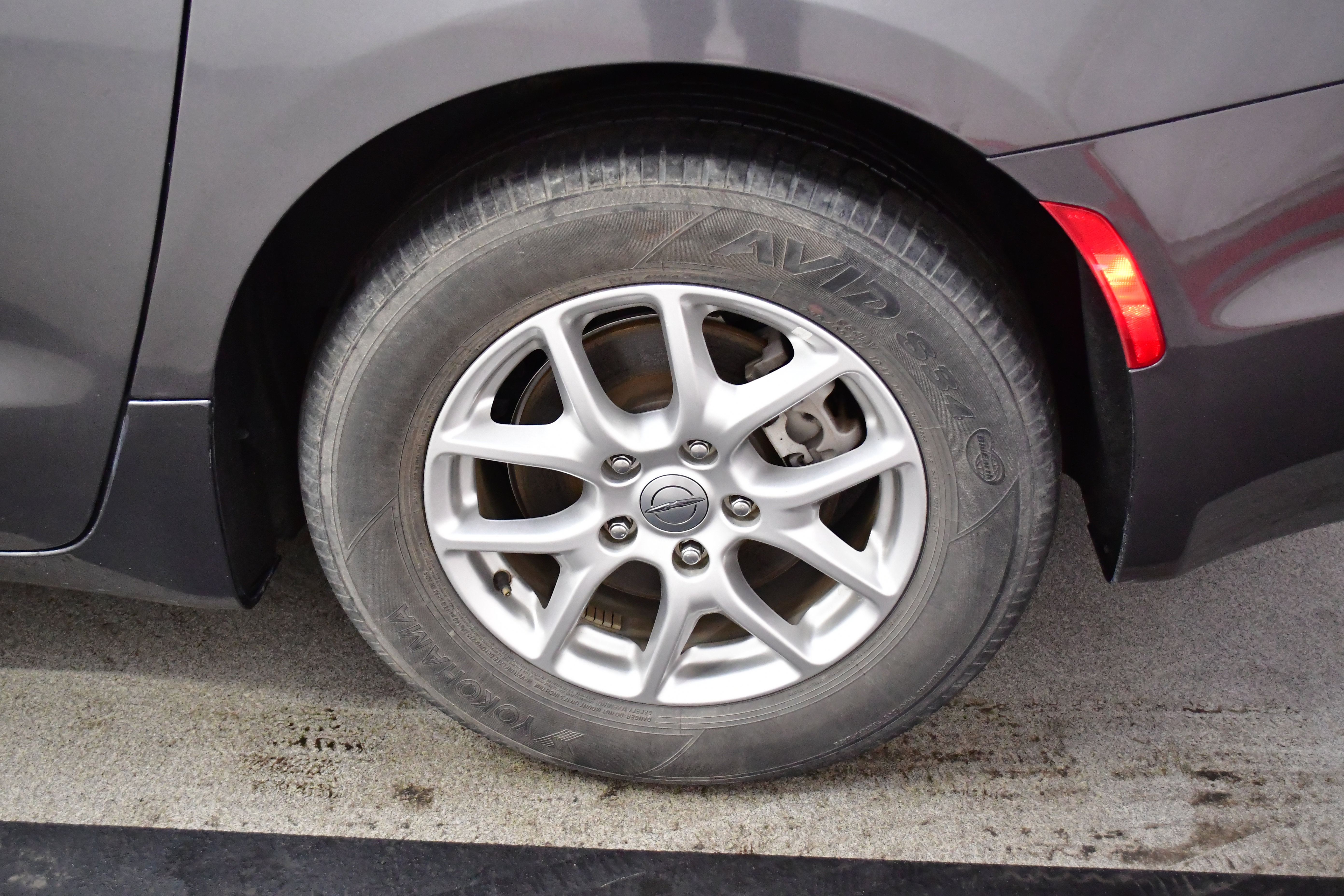 Used 2023 Chrysler Pacifica Touring-L image 76