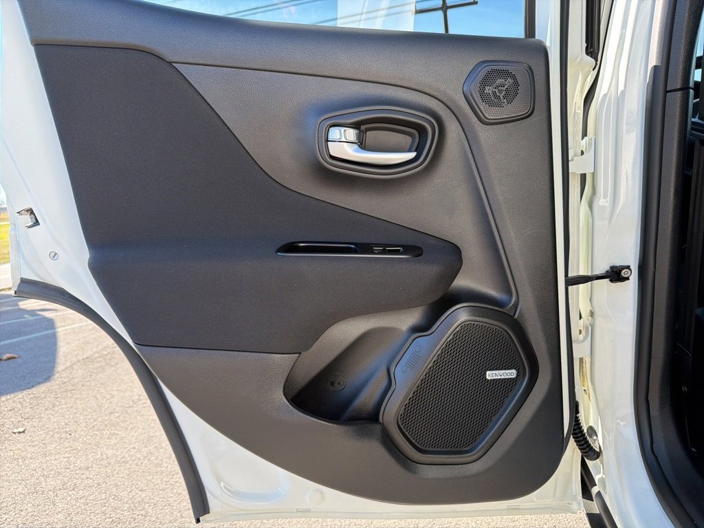 Used 2021 Jeep Renegade Latitude w/ Sun & Sound Group image 19