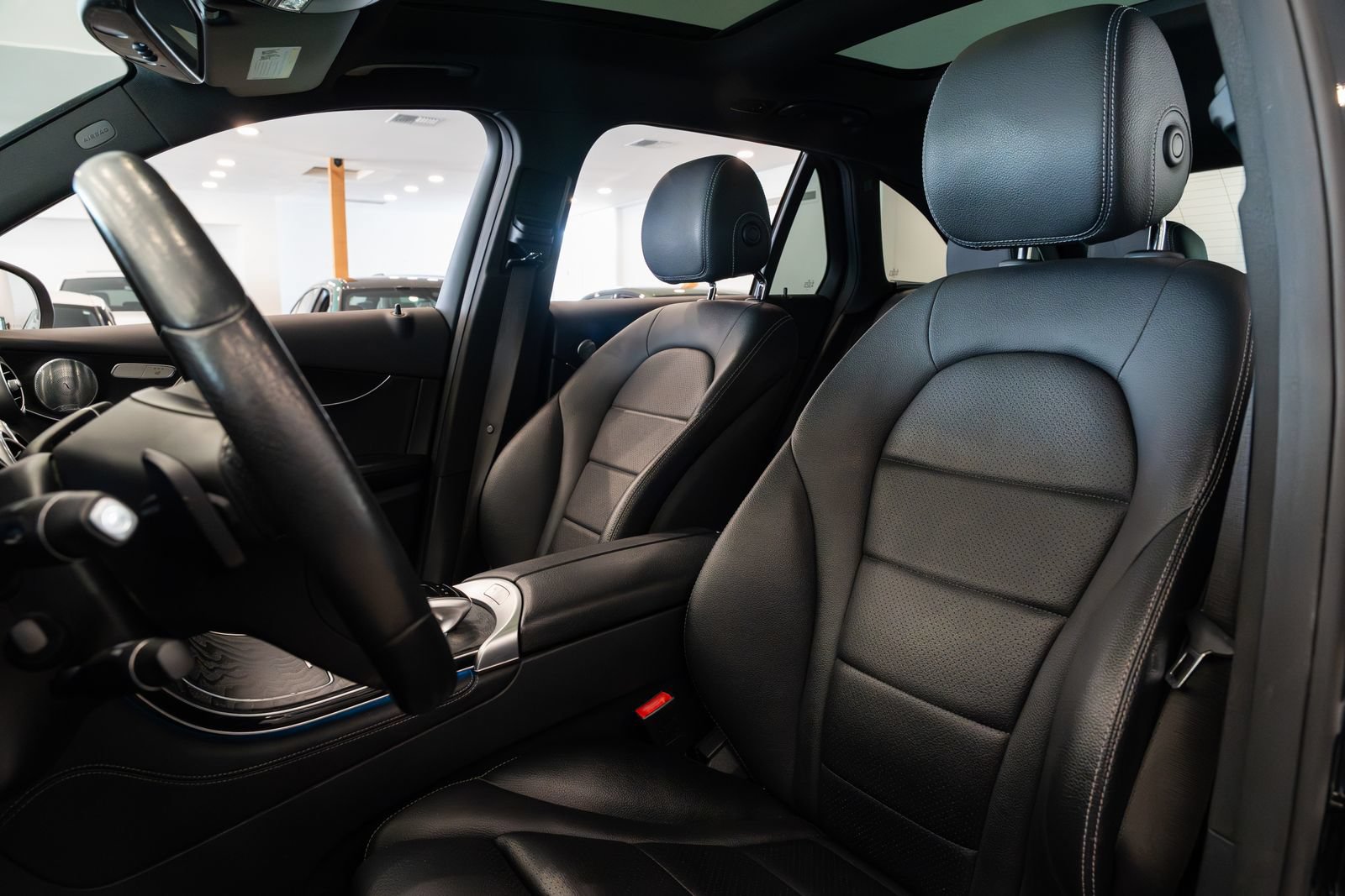 Used 2017 Mercedes-Benz GLC 300 4MATIC image 17