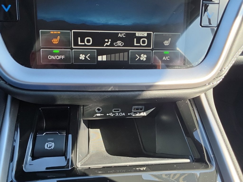 Used 2025 Subaru Outback Limited AWD/4WD image 16