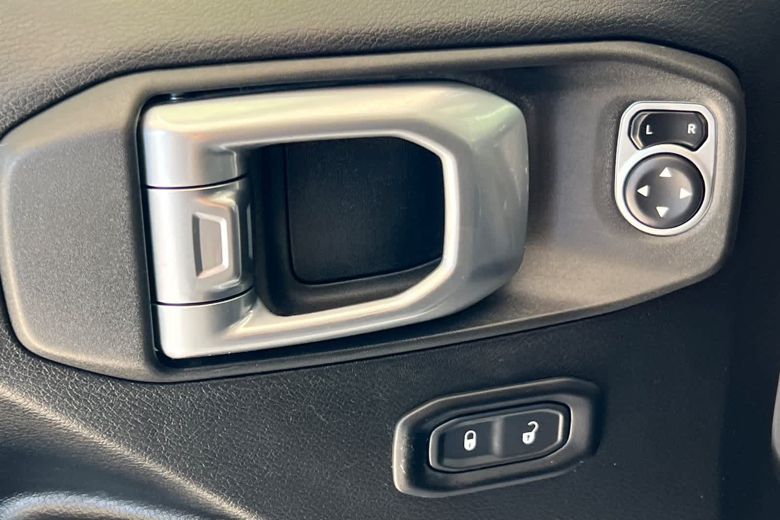 Used 2019 Jeep Wrangler Unlimited Sport S AWD/4WD image 13