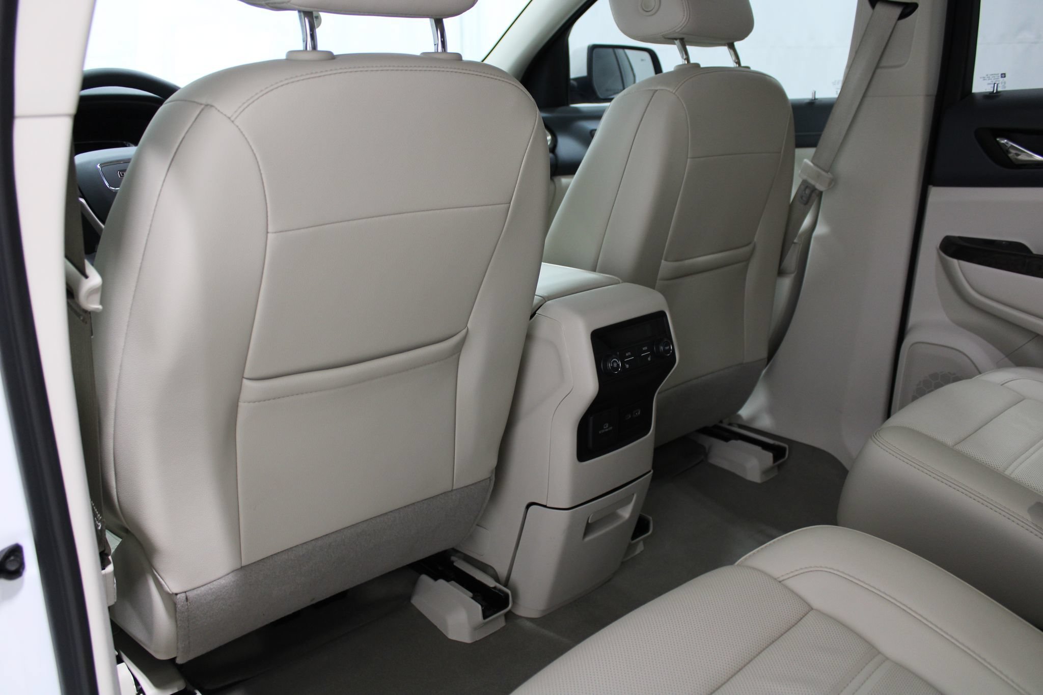 Used 2023 GMC Acadia Denali AWD/4WD image 16