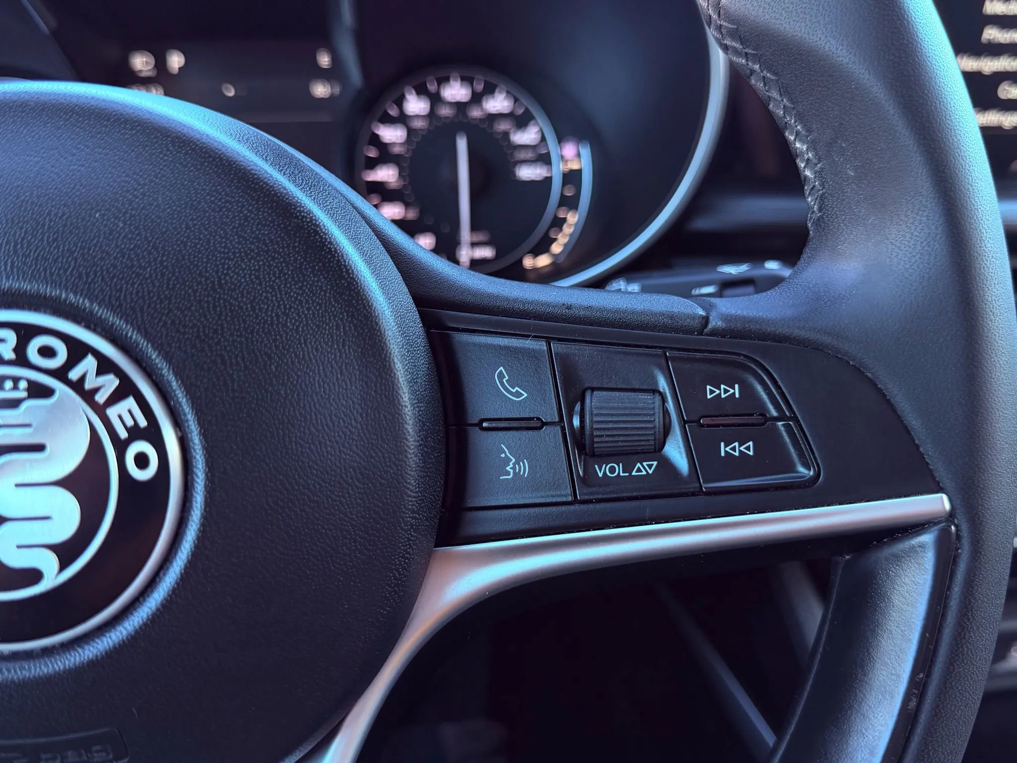 Used 2018 Alfa Romeo Stelvio AWD w/ Convenience Package image 19