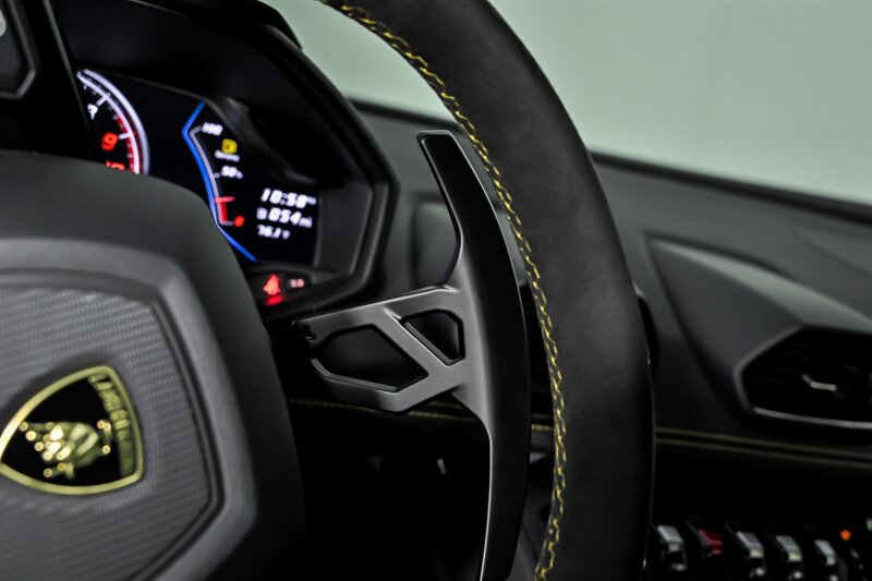 Used 2021 Lamborghini Huracan EVO RWD image 31