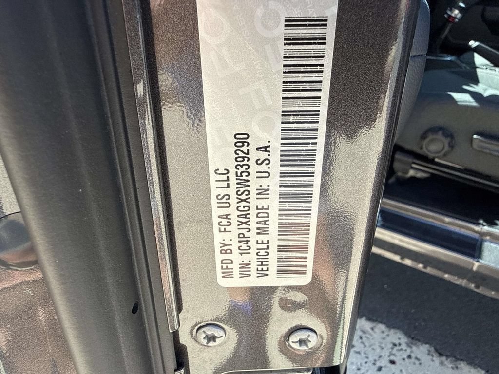 Used 2025 Jeep Wrangler Sport AWD/4WD image 19