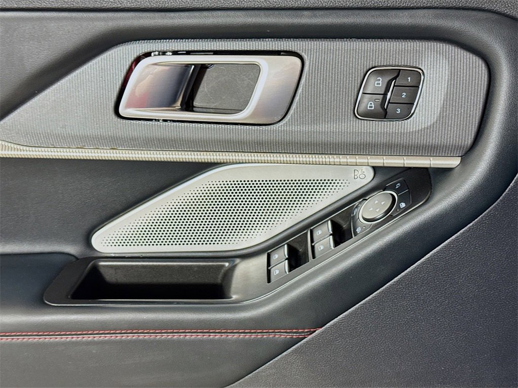 Used 2025 Ford Explorer ST image 16