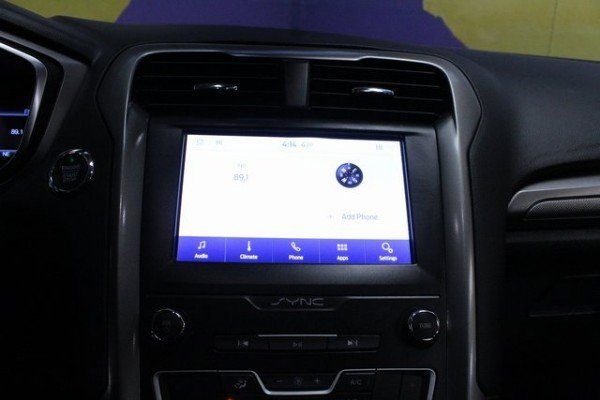 Used 2020 Ford Fusion SE image 18