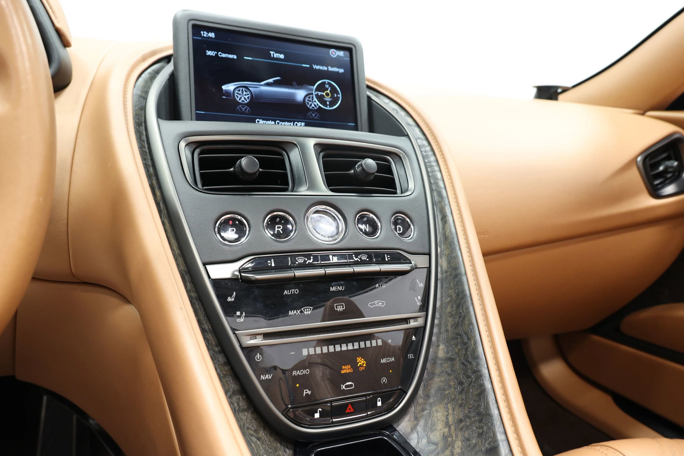 Used 2020 Aston Martin DB11 Volante image 30