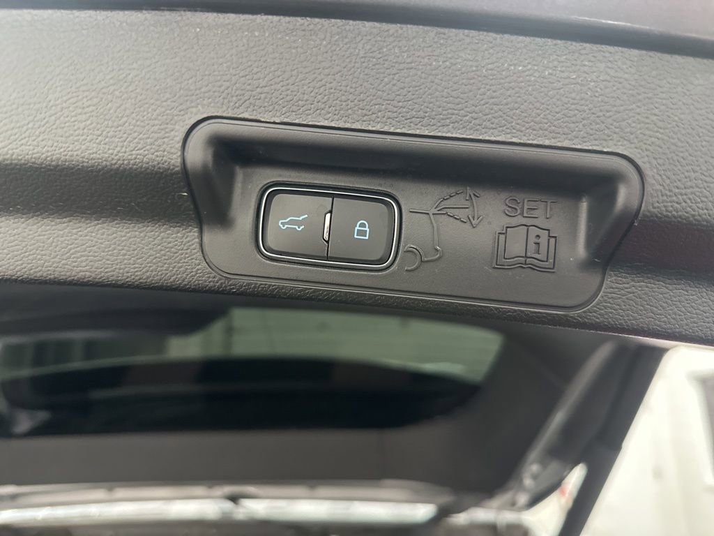 Used 2022 Ford Explorer Platinum w/ Equipment Group 601A image 39