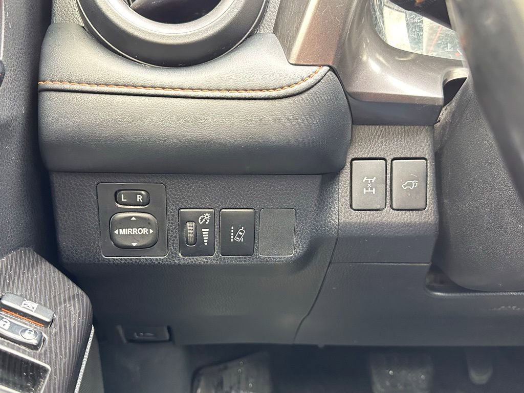 Used 2018 Toyota RAV4 SE w/ Power Extra Value Package AWD/4WD image 31