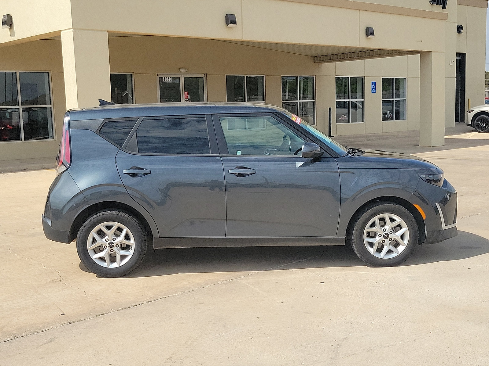 Used 2024 Kia Soul LX w/ Option Group 015 FWD image 8