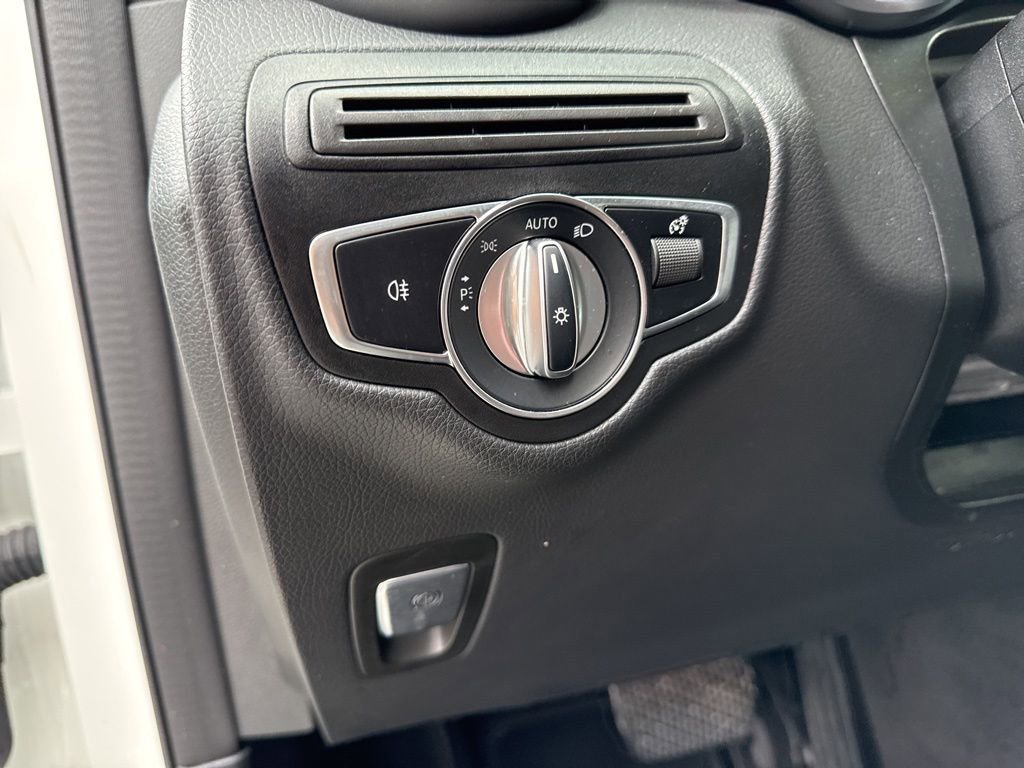 Used 2022 Mercedes-Benz GLC 300 4MATIC w/ Multimedia Package Lite image 19