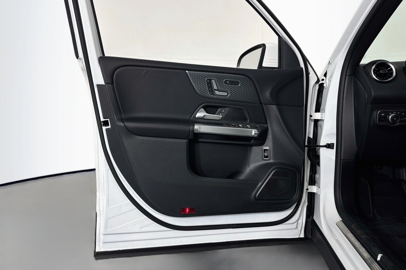 Used 2026 Mercedes-Benz GLB 250 image 21