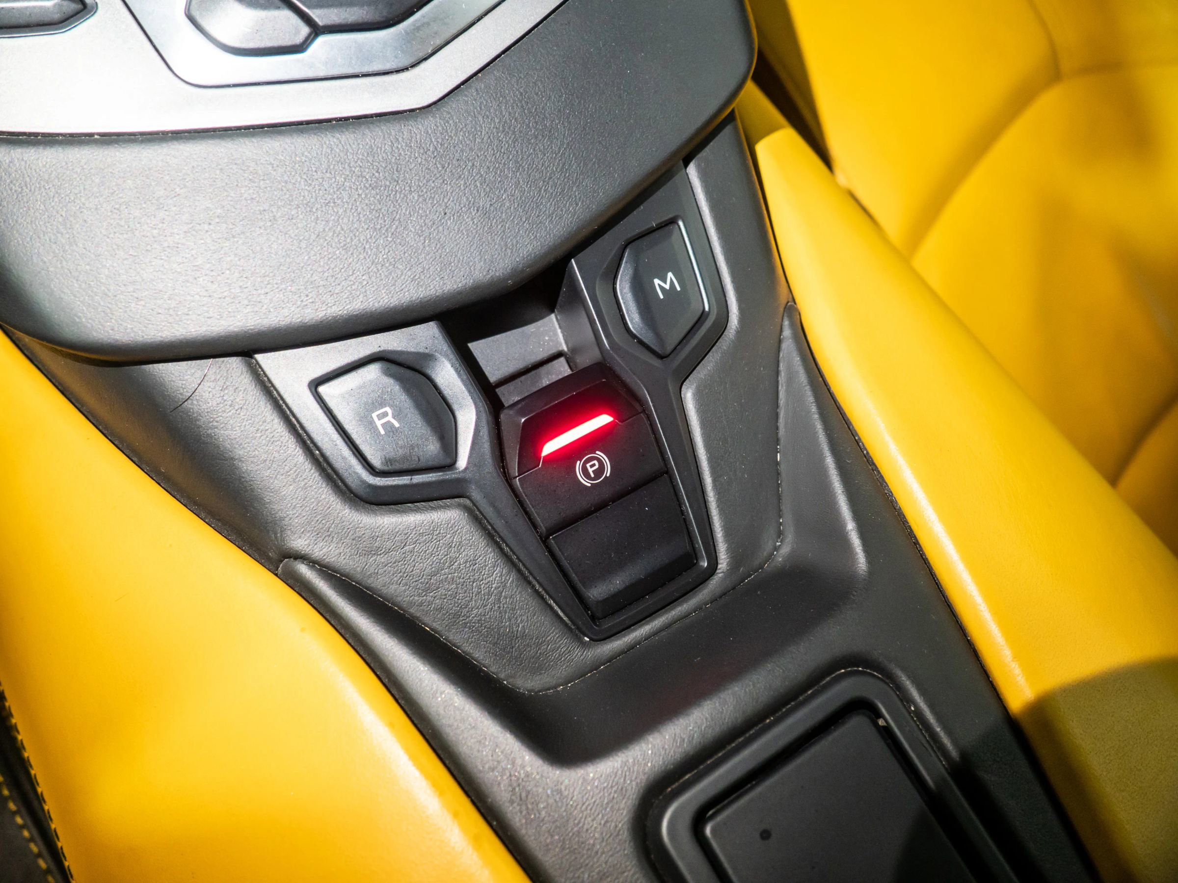 Used 2013 Lamborghini Aventador LP 700-4 image 27