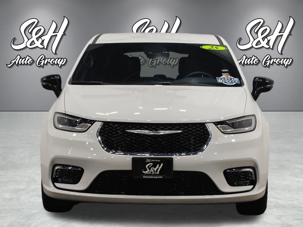 Used 2025 Chrysler Pacifica Select image 14