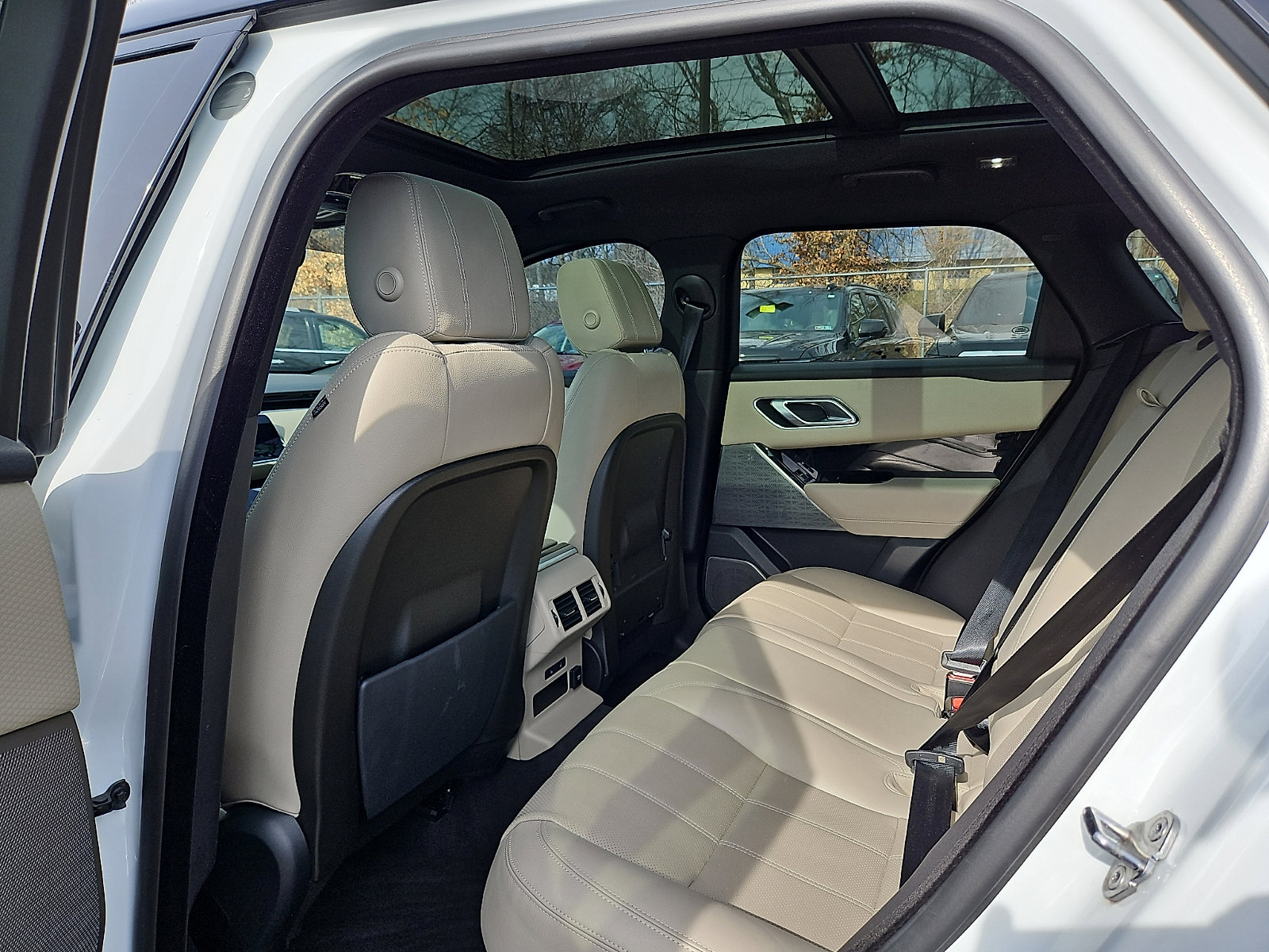 Used 2020 Land Rover Range Rover Velar R-Dynamic S image 10