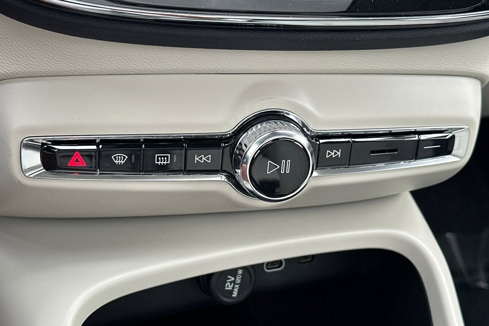 New 2026 Volvo XC40 B5 Ultra w/ Climate Package image 23