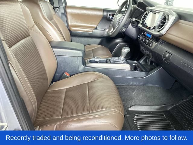 Used 2017 Toyota Tacoma Limited w/ Tow Package AWD/4WD image 11