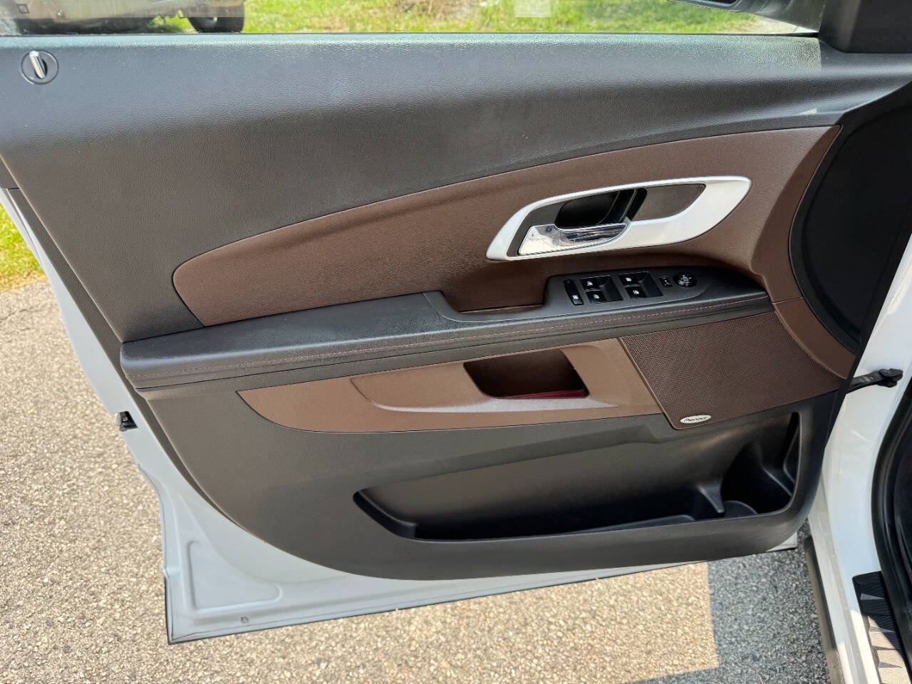 Used 2010 Chevrolet Equinox LTZ FWD image 39