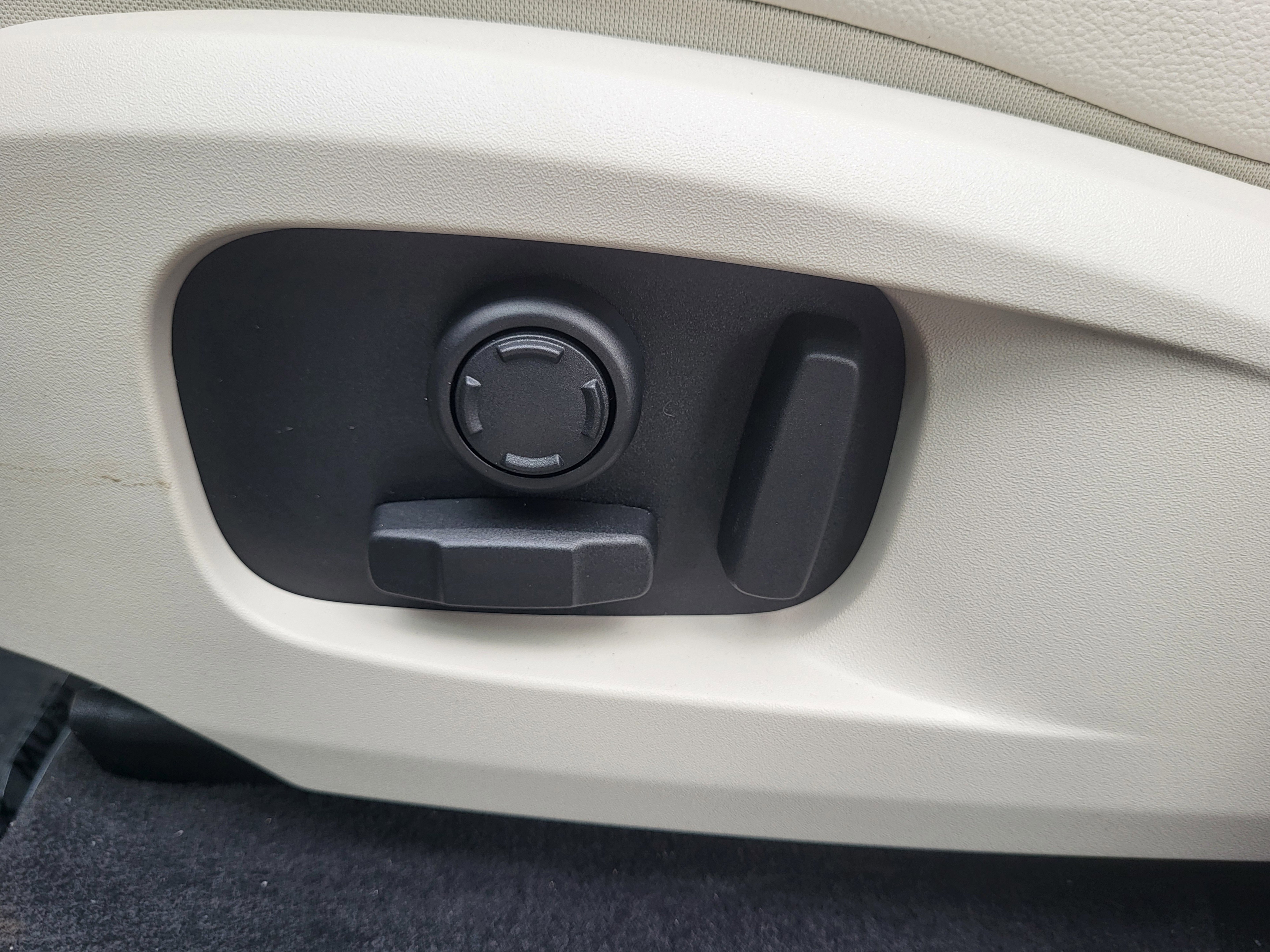 New 2026 Jaguar F-PACE R-Dynamic S image 12