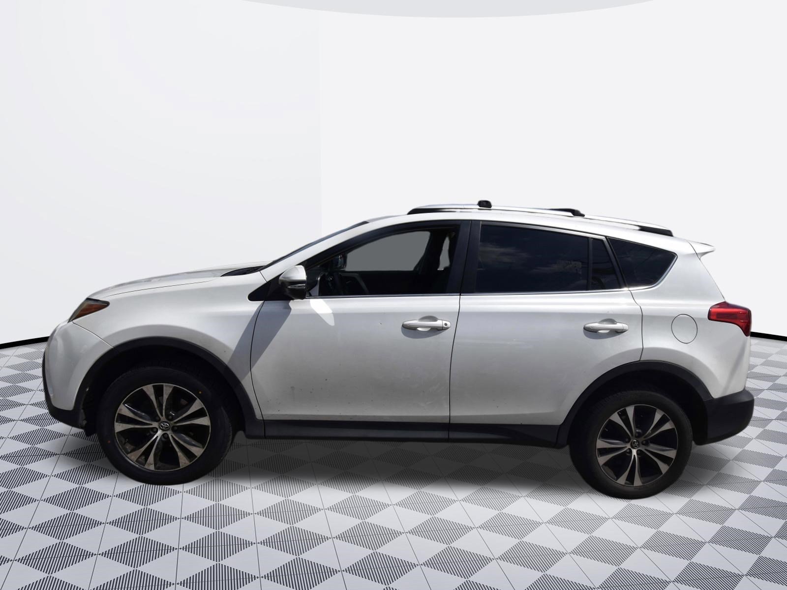 Used 2015 Toyota RAV4 Limited w/ Technology Package AWD/4WD image 4