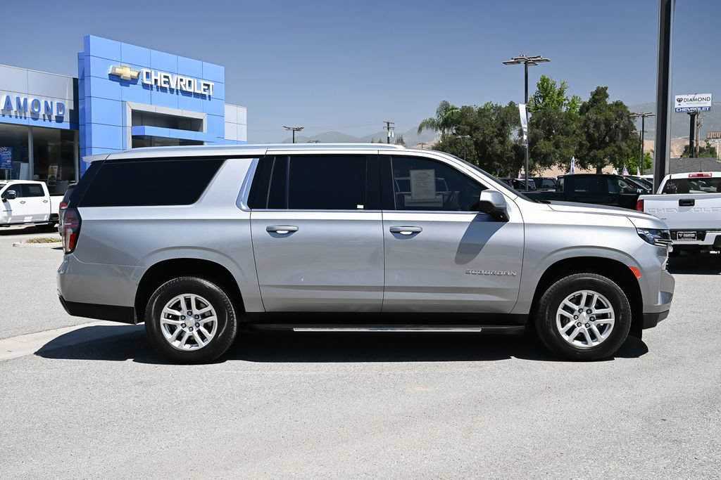 Used 2024 Chevrolet Suburban LT AWD/4WD image 3