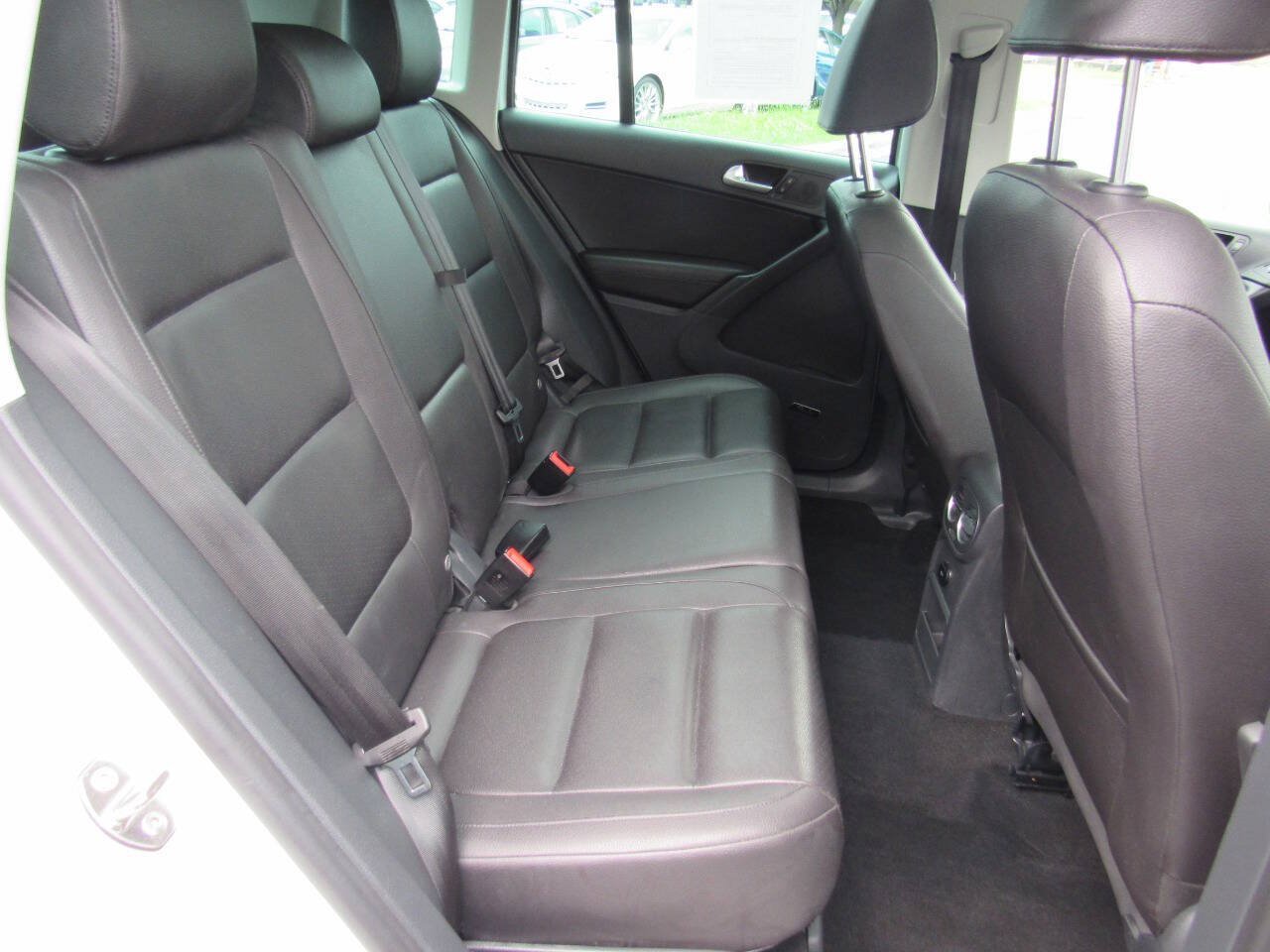 Used 2015 Volkswagen Tiguan SEL AWD/4WD image 26