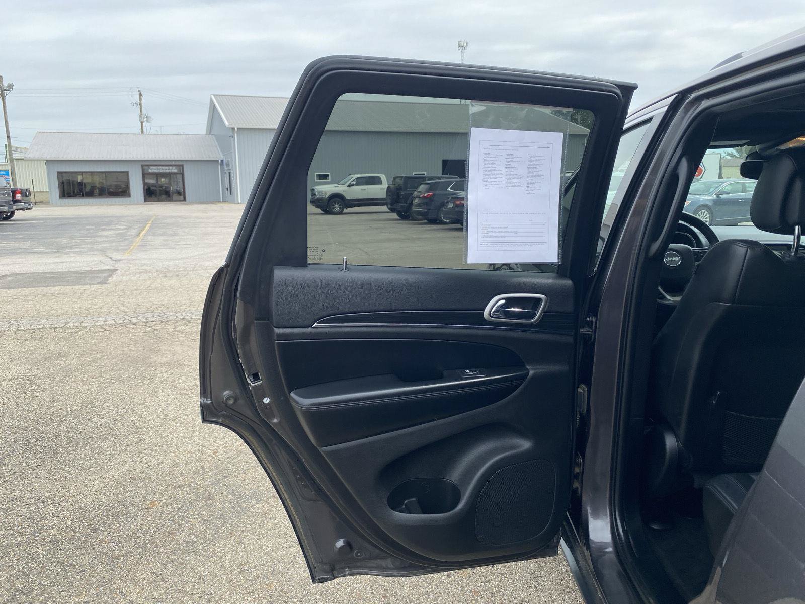 Used 2020 Jeep Grand Cherokee Limited AWD/4WD image 31