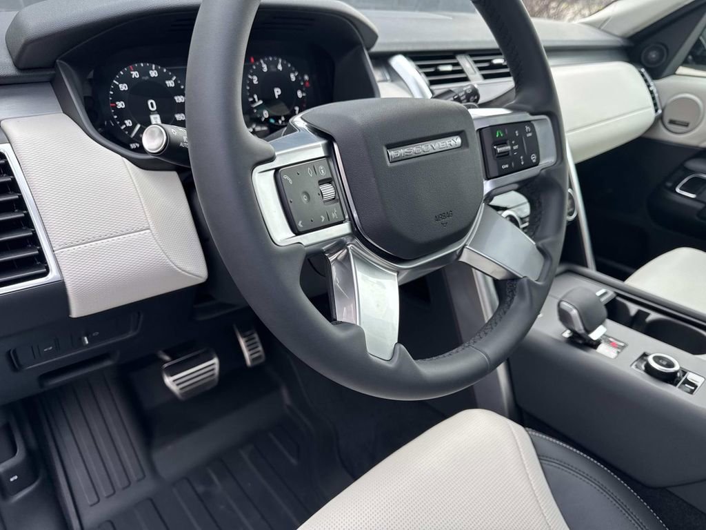 New 2026 Land Rover Discovery Limited Edition image 22
