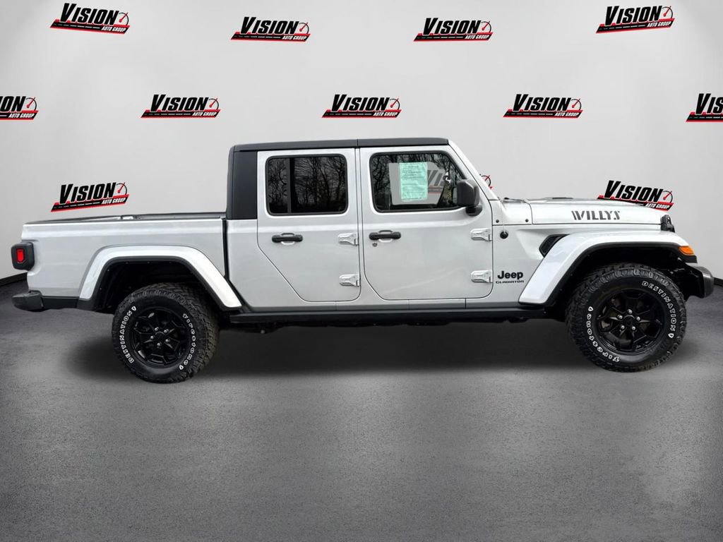 Used 2022 Jeep Gladiator Willys image 4