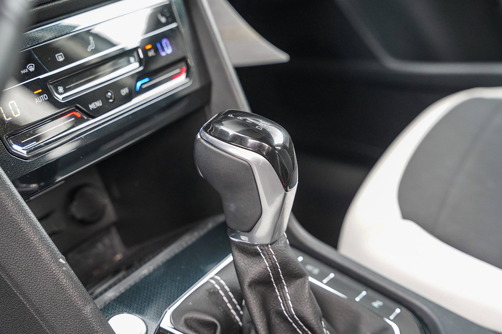 Certified 2025 Volkswagen Taos SE image 22