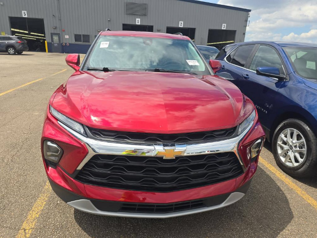 Used 2024 Chevrolet Blazer LT w/ Convenience Package FWD image 2