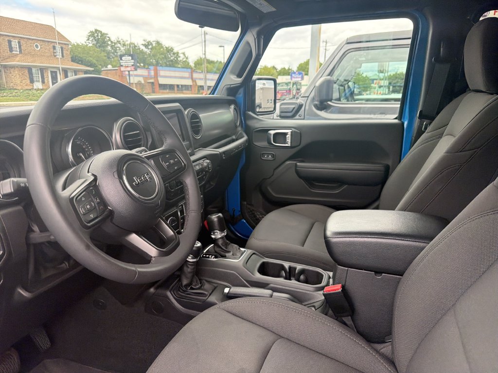 Used 2023 Jeep Wrangler Unlimited w/ Convenience Group AWD/4WD image 19